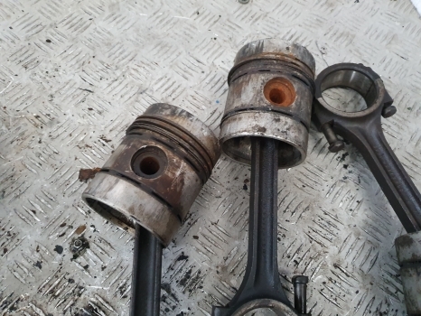 Massey Ferguson 135, 140, 145 Ad3.152 Pistons Set, Con Rod, 82111, 84774, 84957 - Kolvid/ Rõngad/ Puksid - Traktor: pilt 2 Massey Ferguson 135, 140, 145 Ad3.152 Pistons Set, Con Rod, 82111, 84774, 84957 - Kolvid/ Rõngad/ Puksid - Traktor: pilt 2