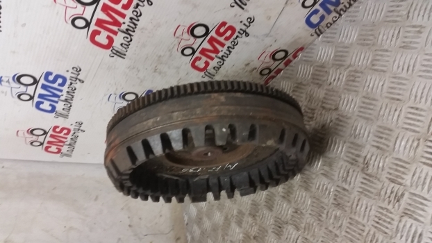 Massey Ferguson 135 Engine Flywheel Assembly 11 Inches Clutch Disc - Pöördratas - Traktor: pilt 4 Massey Ferguson 135 Engine Flywheel Assembly 11 Inches Clutch Disc - Pöördratas - Traktor: pilt 4