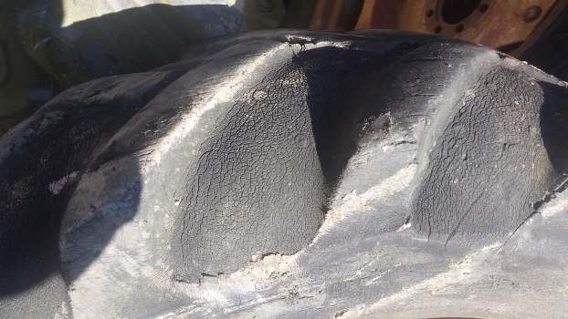 Massey Ferguson 135 Rear Wheel And Tyre 12.4/11-28. 1please Check By The Photos - Komplektne ratas - Traktor: pilt 2 Massey Ferguson 135 Rear Wheel And Tyre 12.4/11-28. 1please Check By The Photos - Komplektne ratas - Traktor: pilt 2