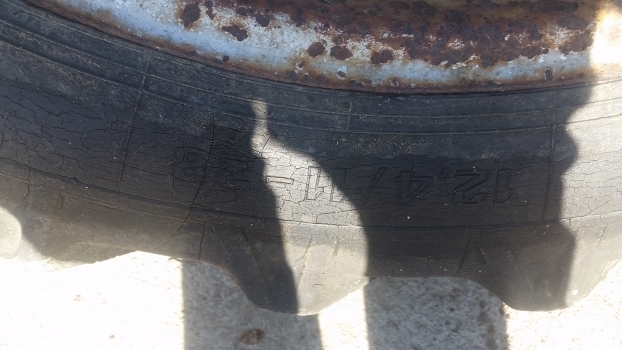 Massey Ferguson 135 Rear Wheel And Tyre 12.4/11-28. 1please Check By The Photos - Komplektne ratas - Traktor: pilt 3 Massey Ferguson 135 Rear Wheel And Tyre 12.4/11-28. 1please Check By The Photos - Komplektne ratas - Traktor: pilt 3