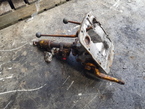 Massey Ferguson 205, 30 Power Steering Box Assy - Juhtimine: pilt 2 Massey Ferguson 205, 30 Power Steering Box Assy - Juhtimine: pilt 2