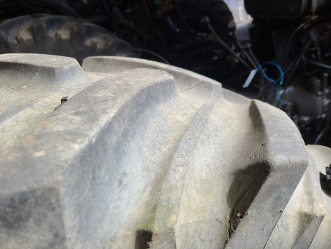 Massey Ferguson 265, 275, 290 Rear Wheel And Tyre 16.9r34 - Komplektne ratas: pilt 2 Massey Ferguson 265, 275, 290 Rear Wheel And Tyre 16.9r34 - Komplektne ratas: pilt 2