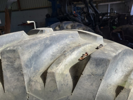 Massey Ferguson 265, 275, 290 Rear Wheel And Tyre 16.9r34 - Komplektne ratas: pilt 3 Massey Ferguson 265, 275, 290 Rear Wheel And Tyre 16.9r34 - Komplektne ratas: pilt 3