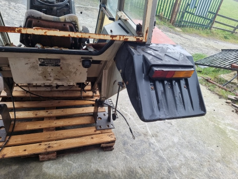 Kabiin Massey Ferguson 399, 375, 390, 398, 365 4wd Hi Line Complete Cab 3477585m91: pilt 9