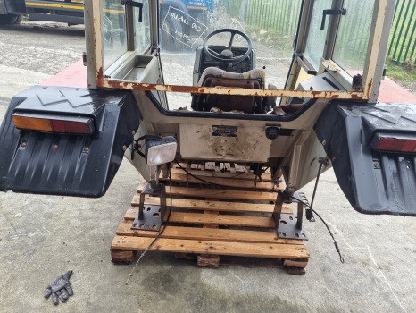 Kabiin Massey Ferguson 399, 375, 390, 398, 365 4wd Hi Line Complete Cab 3477585m91: pilt 7