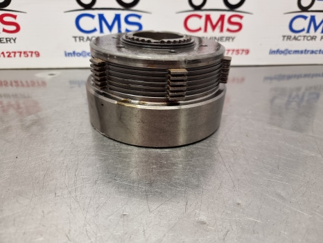 Massey Ferguson 5612, 5400, 5600, 5700, 6700 Front Axle Hub Fwd 4305365m14 - Esitelg: pilt 2 Massey Ferguson 5612, 5400, 5600, 5700, 6700 Front Axle Hub Fwd 4305365m14 - Esitelg: pilt 2