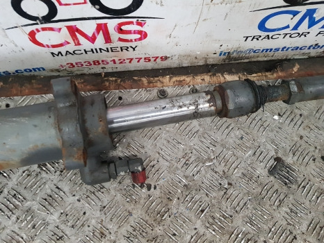 Massey Ferguson 5612, 5712, 5709 Front Axle Steering Cylinder Ram 7302466305 - Juhtimine: pilt 5 Massey Ferguson 5612, 5712, 5709 Front Axle Steering Cylinder Ram 7302466305 - Juhtimine: pilt 5