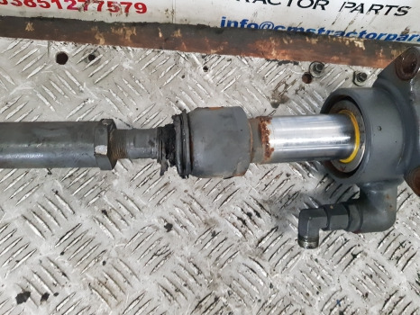 Massey Ferguson 5612, 5712, 5709 Front Axle Steering Cylinder Ram 7302466305 - Juhtimine: pilt 2 Massey Ferguson 5612, 5712, 5709 Front Axle Steering Cylinder Ram 7302466305 - Juhtimine: pilt 2