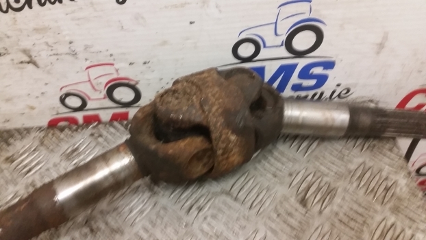 Massey Ferguson 6150, 6160 Front Axle Drive Shaft Left 3764047m91 - Veovõll - Traktor: pilt 3 Massey Ferguson 6150, 6160 Front Axle Drive Shaft Left 3764047m91 - Veovõll - Traktor: pilt 3
