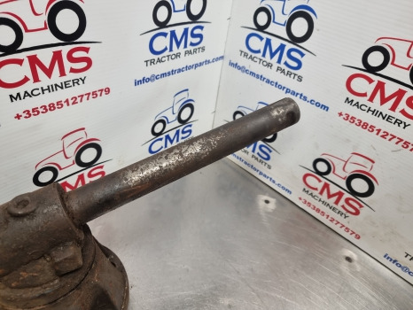 Massey Ferguson 699, 2600 Series, Front Axle Spindle And Hub 1675753m91 - Esitelg: pilt 4 Massey Ferguson 699, 2600 Series, Front Axle Spindle And Hub 1675753m91 - Esitelg: pilt 4