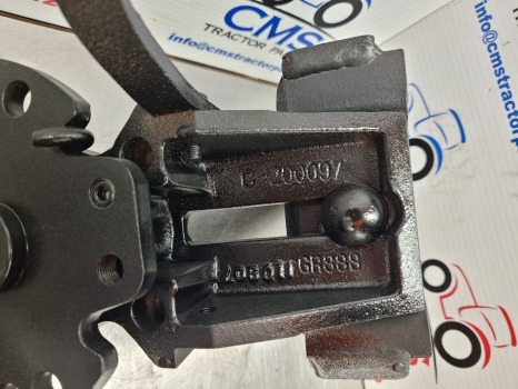 Massey Ferguson 7719, Claas, Mf, Front Mudguard Bracket Kit Rh 4273671m1 - Poritiib: pilt 5 Massey Ferguson 7719, Claas, Mf, Front Mudguard Bracket Kit Rh 4273671m1 - Poritiib: pilt 5