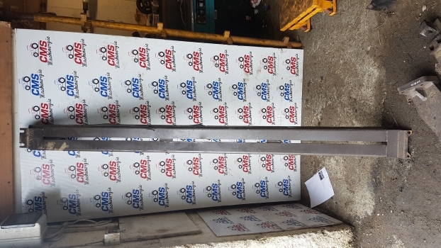 Massey Ferguson 8140,8150 Or 8160 4 Wheel Drive Shaft Cover 3712089m91 - Veovõll - Traktor: pilt 1 Massey Ferguson 8140,8150 Or 8160 4 Wheel Drive Shaft Cover 3712089m91 - Veovõll - Traktor: pilt 1