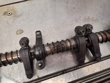 Neuson Ls6001 Perkins 2160/2200 Engine Rocker Shaft 4115r703, 4115r314 - Mootor ja varuosad: pilt 4 Neuson Ls6001 Perkins 2160/2200 Engine Rocker Shaft 4115r703, 4115r314 - Mootor ja varuosad: pilt 4
