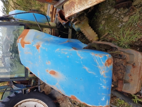 New Holland 60, Tm Series 8160 Engine Hood Bonnet 82005636, 82005635, 82021792 - Kapotikaas - Traktor: pilt 2 New Holland 60, Tm Series 8160 Engine Hood Bonnet 82005636, 82005635, 82021792 - Kapotikaas - Traktor: pilt 2