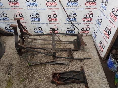 New Holland 8360, 8260, 8160, Tm120, Tm140 Bonnet, Hood Support Kit 82006312 - Kapotikaas - Traktor: pilt 1 New Holland 8360, 8260, 8160, Tm120, Tm140 Bonnet, Hood Support Kit 82006312 - Kapotikaas - Traktor: pilt 1