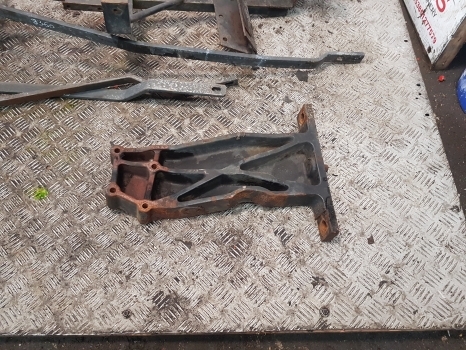 New Holland 8360, 8260, 8160, Tm120, Tm140 Bonnet, Hood Support Kit 82006312 - Kapotikaas - Traktor: pilt 2 New Holland 8360, 8260, 8160, Tm120, Tm140 Bonnet, Hood Support Kit 82006312 - Kapotikaas - Traktor: pilt 2