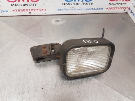 New Holland Case Mxm190, Ts115, Tm140, Tm150, Tm190 Work Lamp Light 82014951 - Tuled/ Valgus - Traktor: pilt 4 New Holland Case Mxm190, Ts115, Tm140, Tm150, Tm190 Work Lamp Light 82014951 - Tuled/ Valgus - Traktor: pilt 4