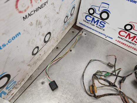 New Holland Case Ts115a, Case Mxu Cab Roof Wiring Loom 82035435, 82032538 - Kaablid/ Juhtmestik: pilt 2 New Holland Case Ts115a, Case Mxu Cab Roof Wiring Loom 82035435, 82032538 - Kaablid/ Juhtmestik: pilt 2