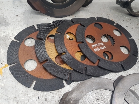 New Holland Lm435a Dana Spicer Brake Actuator Disc Kit 112.07.610.02; 85813919 - Pidurikettad - Teleskooplaadur: pilt 3 New Holland Lm435a Dana Spicer Brake Actuator Disc Kit 112.07.610.02; 85813919 - Pidurikettad - Teleskooplaadur: pilt 3