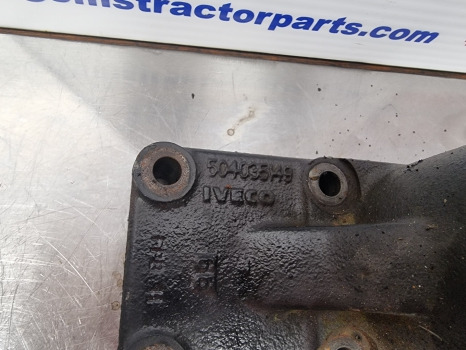 New Holland Lm5040, Lm Series Engine Pulley Support 2852170, 504035149 - Jahutussüsteem - Põllutööseade: pilt 2 New Holland Lm5040, Lm Series Engine Pulley Support 2852170, 504035149 - Jahutussüsteem - Põllutööseade: pilt 2