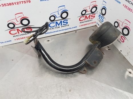 New Holland T5.120, T5, T4 Work Light Bracket Lhs 47454263 - Tuled/ Valgus - Traktor: pilt 4 New Holland T5.120, T5, T4 Work Light Bracket Lhs 47454263 - Tuled/ Valgus - Traktor: pilt 4