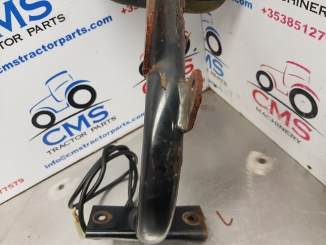 New Holland T5.120, T5, T4 Work Light Bracket Lhs 47454263 - Tuled/ Valgus - Traktor: pilt 3 New Holland T5.120, T5, T4 Work Light Bracket Lhs 47454263 - Tuled/ Valgus - Traktor: pilt 3