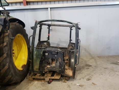 New Holland T5.95, 105, 115 Case Farmall 95u, 105u, 115u Cab Frame 47756580 - Kabiin - Traktor: pilt 1 New Holland T5.95, 105, 115 Case Farmall 95u, 105u, 115u Cab Frame 47756580 - Kabiin - Traktor: pilt 1