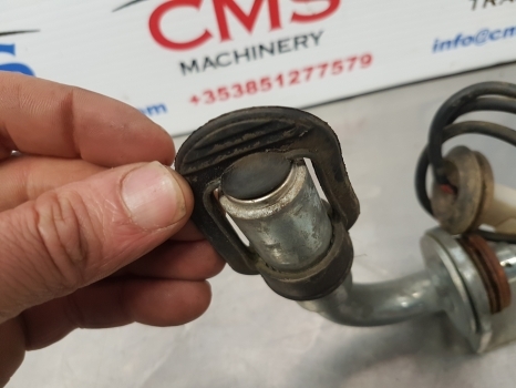 New Holland T5.95, T4, T5, Farmall Rotary Beacon Support 47788367 - Tuled/ Valgus - Traktor: pilt 3 New Holland T5.95, T4, T5, Farmall Rotary Beacon Support 47788367 - Tuled/ Valgus - Traktor: pilt 3