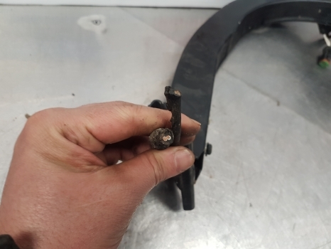 New Holland T6.180, Case Maxxum 115 Front Indicator Light Support Rhs 47705340 - Tuled/ Valgus - Traktor: pilt 5 New Holland T6.180, Case Maxxum 115 Front Indicator Light Support Rhs 47705340 - Tuled/ Valgus - Traktor: pilt 5