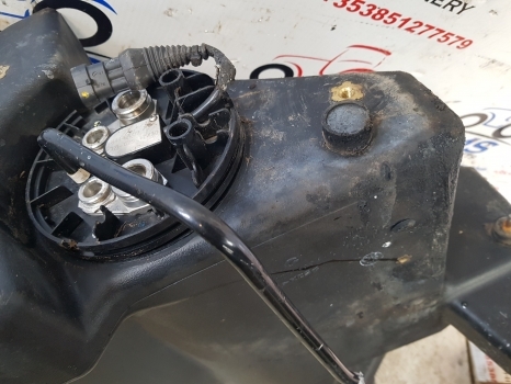 New Holland T6 Steyr Case Maxxum 145 Adblue Tank 47744994, 48049876, 84144089 - AdBlue paak - Traktor: pilt 3 New Holland T6 Steyr Case Maxxum 145 Adblue Tank 47744994, 48049876, 84144089 - AdBlue paak - Traktor: pilt 3