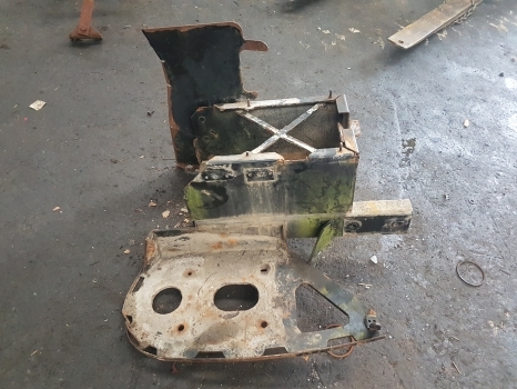 New Holland T7.200, T7.170, T7.185 Battery Box 84402058, 84402062 - Aku - Traktor: pilt 1 New Holland T7.200, T7.170, T7.185 Battery Box 84402058, 84402062 - Aku - Traktor: pilt 1