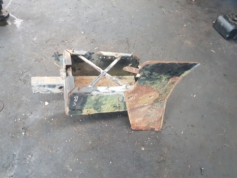 New Holland T7.200, T7.170, T7.185 Battery Box 84402058, 84402062 - Aku - Traktor: pilt 4 New Holland T7.200, T7.170, T7.185 Battery Box 84402058, 84402062 - Aku - Traktor: pilt 4