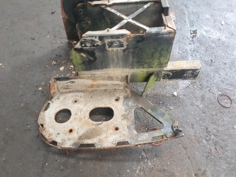 New Holland T7.200, T7.170, T7.185 Battery Box 84402058, 84402062 - Aku - Traktor: pilt 2 New Holland T7.200, T7.170, T7.185 Battery Box 84402058, 84402062 - Aku - Traktor: pilt 2
