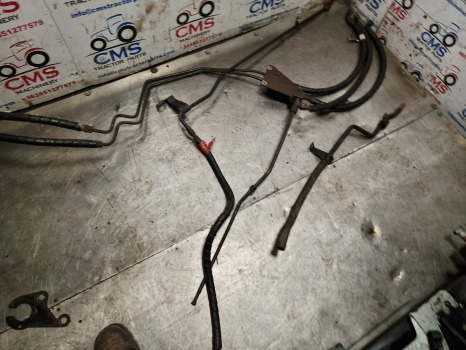 New Holland T7030, T7000, T7, Front Axle Pipes Kit 87702724 - Radiaator: pilt 4 New Holland T7030, T7000, T7, Front Axle Pipes Kit 87702724 - Radiaator: pilt 4