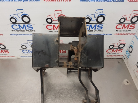 New Holland T7040, Tsa Brake, Clutch Pedal Kit 87547108, 87547109, 87566904 - Sidur ja varuosad - Põllutööseade: pilt 4 New Holland T7040, Tsa Brake, Clutch Pedal Kit 87547108, 87547109, 87566904 - Sidur ja varuosad - Põllutööseade: pilt 4