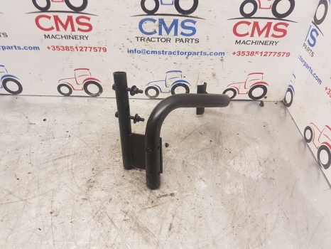 New Holland Td5, T4 Series Td5.105, Indicator Light Bracket Rhs 47670090 - Tuled/ Valgus - Traktor: pilt 1 New Holland Td5, T4 Series Td5.105, Indicator Light Bracket Rhs 47670090 - Tuled/ Valgus - Traktor: pilt 1