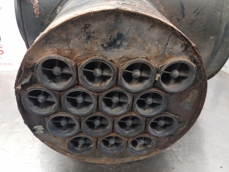 New Holland Tm 190, Tm175, Case Mxm 175, Mxm190 Air Cleaner Filter Box 82017424 - Õhufilter - Traktor: pilt 3 New Holland Tm 190, Tm175, Case Mxm 175, Mxm190 Air Cleaner Filter Box 82017424 - Õhufilter - Traktor: pilt 3