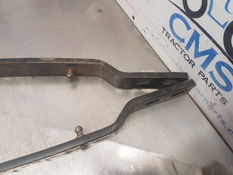 New Holland Tm120, 140, 150, 155 Bonnet Brackets 82011113, 82011114 - Kapotikaas - Teleskooplaadur: pilt 5 New Holland Tm120, 140, 150, 155 Bonnet Brackets 82011113, 82011114 - Kapotikaas - Teleskooplaadur: pilt 5