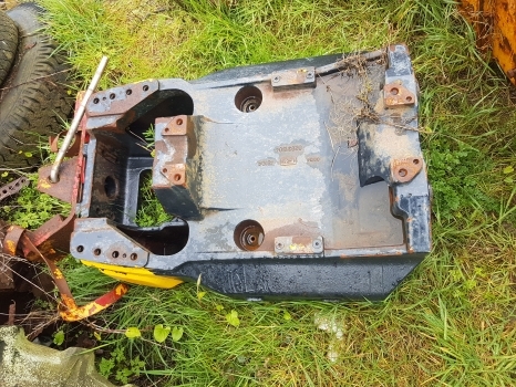 New Holland Tm140, Tm, Case Mxm 4wd Front Axle Support 82031504, 82037028 - Rumm - Traktor: pilt 1 New Holland Tm140, Tm, Case Mxm 4wd Front Axle Support 82031504, 82037028 - Rumm - Traktor: pilt 1