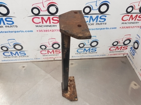 New Holland Tm150, 115, 125, 135, 165 Battery Support Column Rhs 82017454 - Aku - Traktor: pilt 2 New Holland Tm150, 115, 125, 135, 165 Battery Support Column Rhs 82017454 - Aku - Traktor: pilt 2