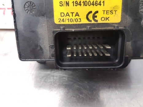 New Holland Ts115a Case Mxu100, 110 Worklamp Ecu 82022885, 47571856 - Mootori juhtimisseade - Traktor: pilt 4 New Holland Ts115a Case Mxu100, 110 Worklamp Ecu 82022885, 47571856 - Mootori juhtimisseade - Traktor: pilt 4