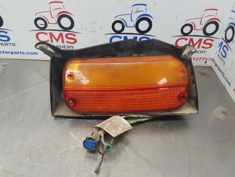 New Holland Ts115a Left Rear Light 82037619, 87747247 - Tagatuled - Traktor: pilt 1 New Holland Ts115a Left Rear Light 82037619, 87747247 - Tagatuled - Traktor: pilt 1
