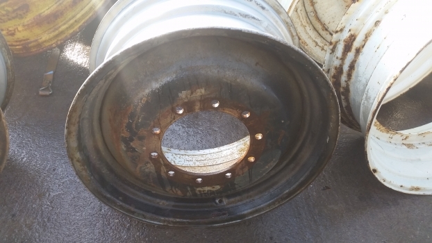 Old Stock Old Stock Front Rim 15 X 30 - Velg - Traktor: pilt 1 Old Stock Old Stock Front Rim 15 X 30 - Velg - Traktor: pilt 1