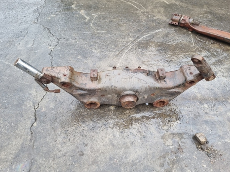 Renault Ares 836, 656 Rx/rz Front Axle Beam Housing 12057, 6000104413 - Esitelg: pilt 1 Renault Ares 836, 656 Rx/rz Front Axle Beam Housing 12057, 6000104413 - Esitelg: pilt 1
