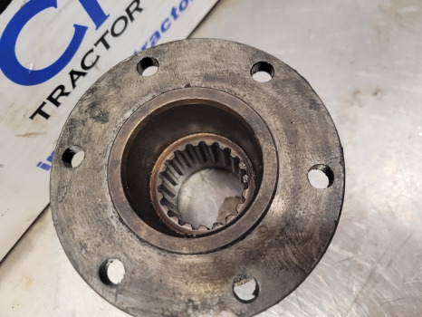 Valtra 6400 Front Axle Bevel Gear Input Flange V31794300, 730/100 - Esitelg: pilt 2 Valtra 6400 Front Axle Bevel Gear Input Flange V31794300, 730/100 - Esitelg: pilt 2