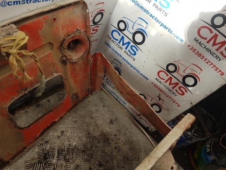 Zetor 5718 Engine Side Panel Assy 000000 - Pealisehitus ja välispind - Traktor: pilt 5 Zetor 5718 Engine Side Panel Assy 000000 - Pealisehitus ja välispind - Traktor: pilt 5