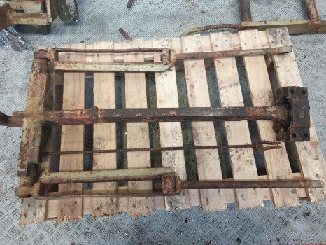 Zetor Crystal 8011 Complete Pick Up Hitch Will Also Fit Ursus - Kiirühendus - Traktor: pilt 2 Zetor Crystal 8011 Complete Pick Up Hitch Will Also Fit Ursus - Kiirühendus - Traktor: pilt 2