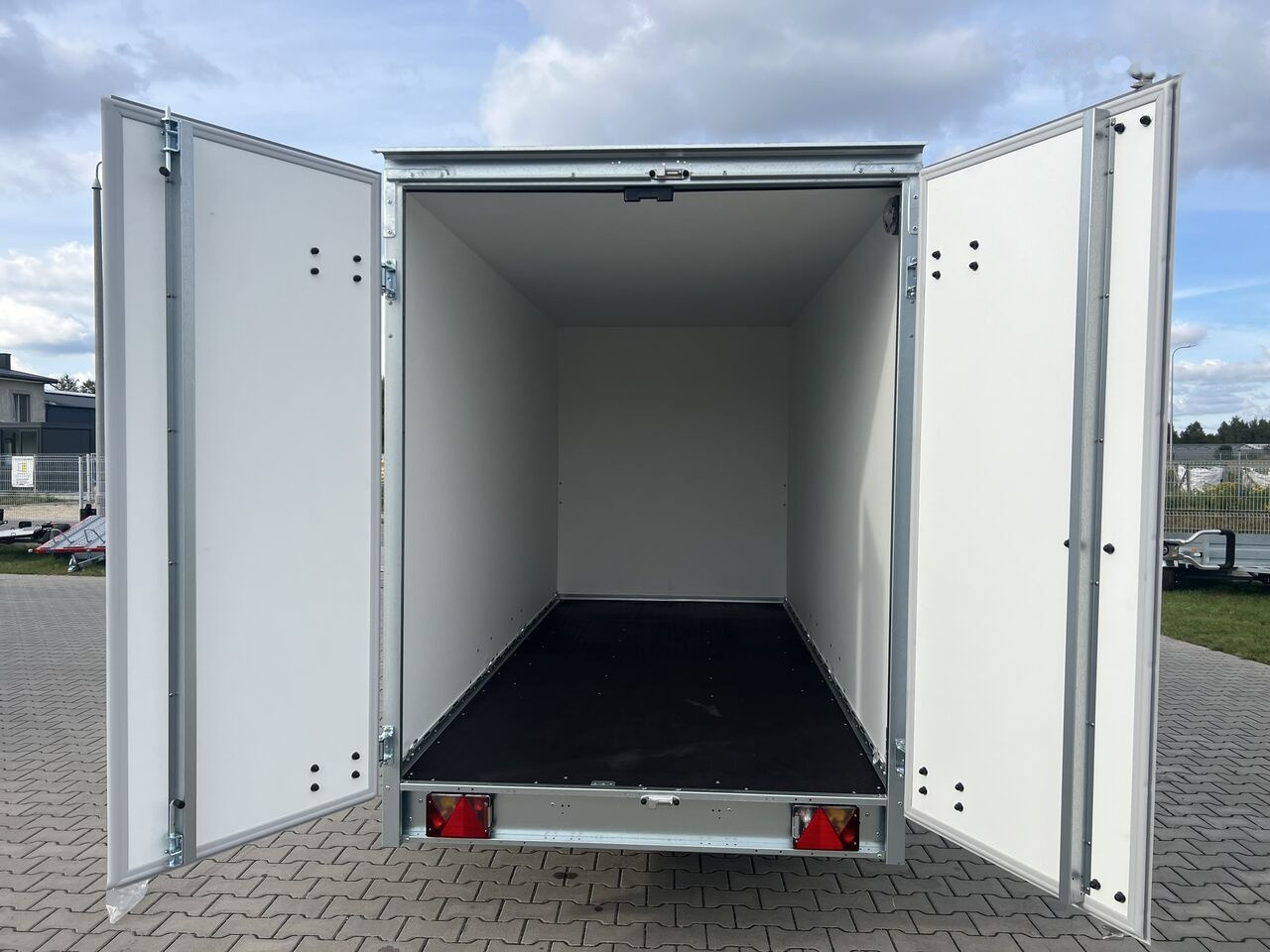 Brenderup Cargo 7350 TBD drzwi 350x155x185 cm - Furgoonjärelhaagis: pilt 2 Brenderup Cargo 7350 TBD drzwi 350x155x185 cm - Furgoonjärelhaagis: pilt 2