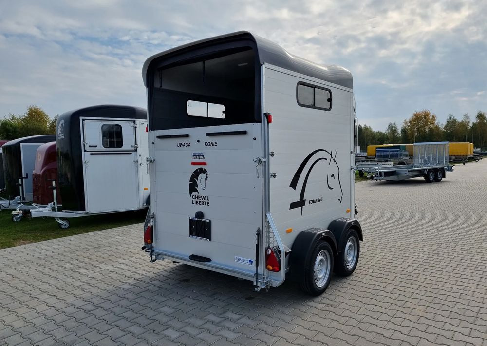Uus Hobutreiler CHEVAL LIBERTÉ Touring Country + siodlarnia | przyczepa dla dwóch koni z rampą z przodu | 2000 kg DMC: pilt 9 Uus Hobutreiler CHEVAL LIBERTÉ Touring Country + siodlarnia | przyczepa dla dwóch koni z rampą z przodu | 2000 kg DMC: pilt 9