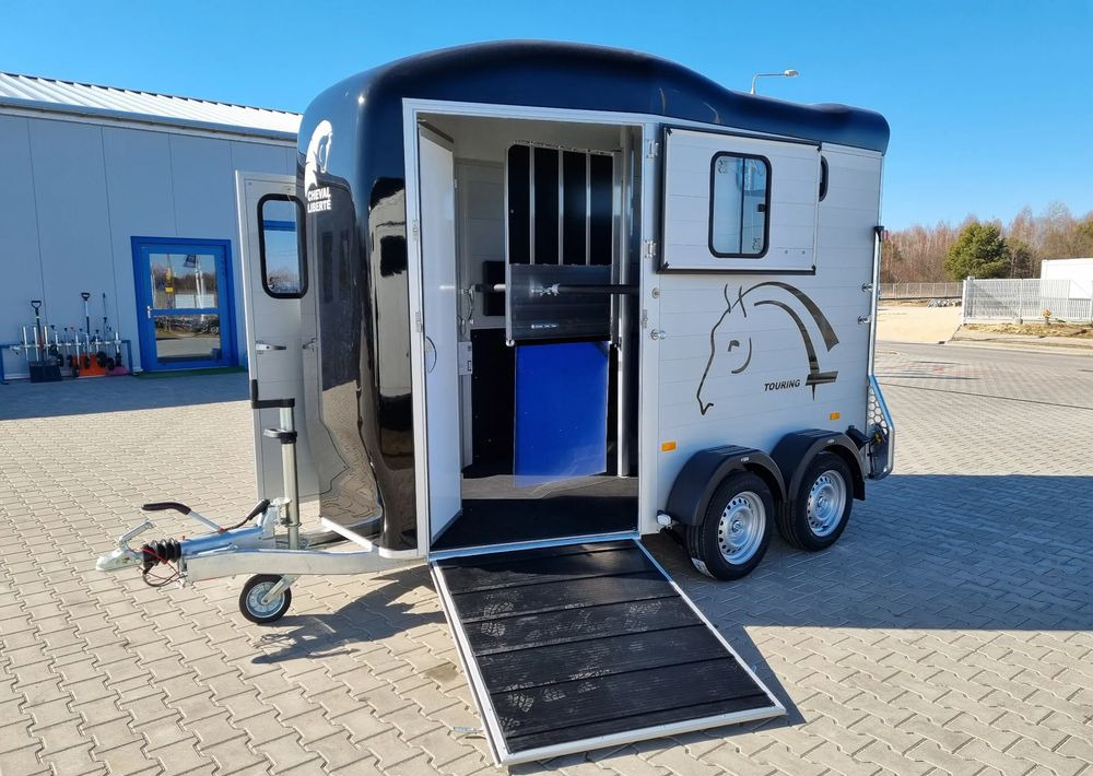 Uus Hobutreiler CHEVAL LIBERTÉ Touring Country + siodlarnia | przyczepa dla dwóch koni z rampą z przodu | 2000 kg DMC: pilt 18 Uus Hobutreiler CHEVAL LIBERTÉ Touring Country + siodlarnia | przyczepa dla dwóch koni z rampą z przodu | 2000 kg DMC: pilt 18